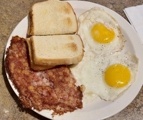 Corned beef hash with 2 sunny side up eggs