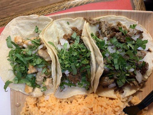 From left to right: pollo, chorizo, and asada tacos