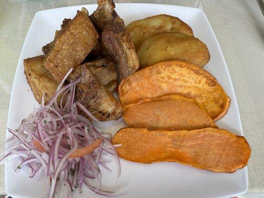 Frito Sampler/CHICHARRON (Crispy pork, potato fries, and fried plantains) Tasty .