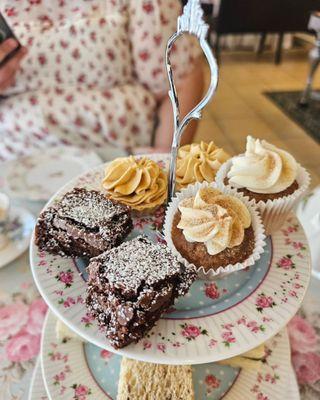 Brownie, churro cupcake, and dulce de Leche cheesecake.