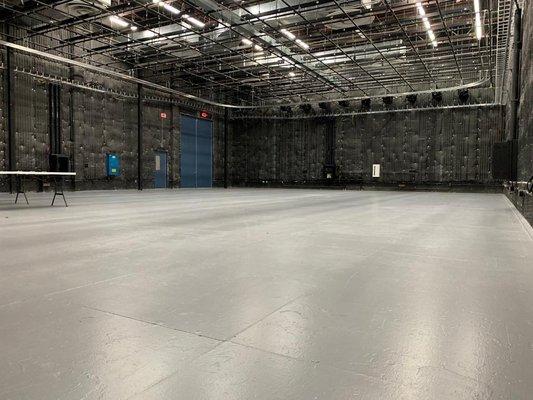 Studio B: 4.000 sq/ft