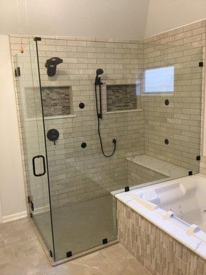 Glass to Glass Hinge Shower - Kansas City, MO