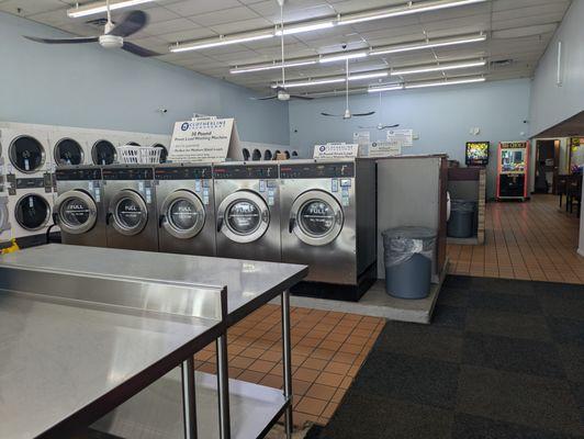 Clothesline Laundromat, Wadsworth