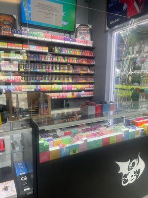 BEST SMOKE SHOP!!! Friendly staff :)