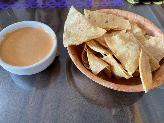 Chips and chipotle sauce