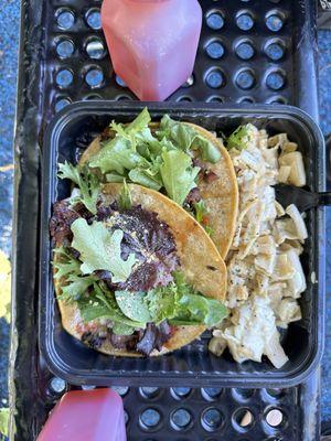 2 jackfruit bbq tacos with Mac and cheese