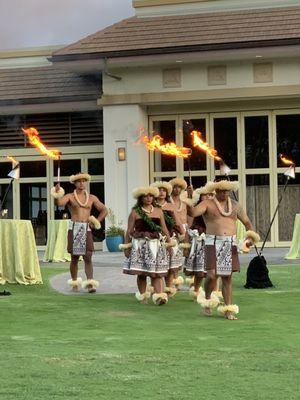 Entrance of dancers