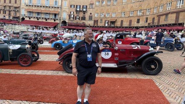 Joe at the Piazza in sienna