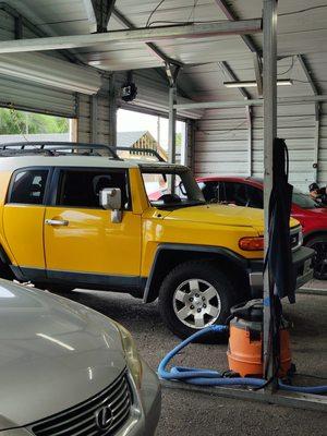 2008 Toyota FJ Cruiser. Front Windshield Replaced. Please call us at 408-993-8200.