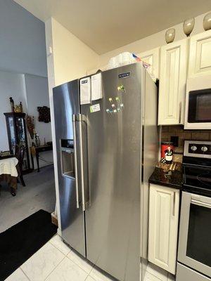 Refrigerator to show kept clean