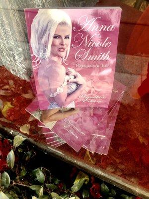 Anna Nicole Smith was a client and friend of Pol'Atteu, who designed many of her iconic gowns. This book was written in her memory.