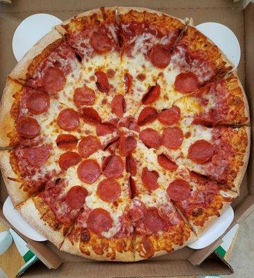 Large pepperoni pizza