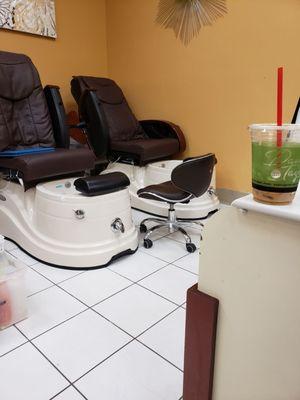 Pedi stations