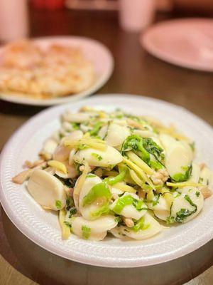 4. Snow Cabbage Shredded Pork Rice Cake | Instagram: gaogirlsgrubbin