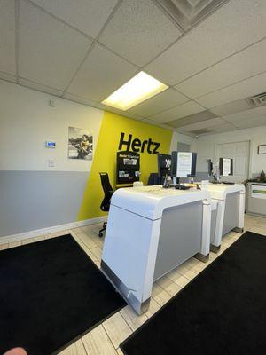 Hertz Car Rental - Bowling Green - Scottsville HLE