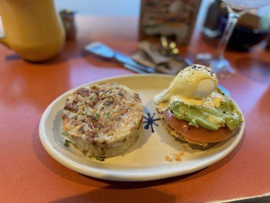 Smashed Avocado Benny*