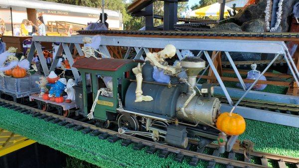 Pumpkin patch train decoration