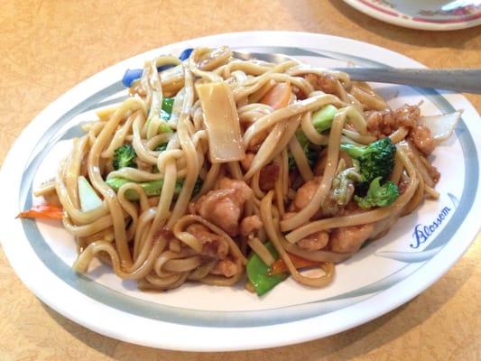 Chicken lo mein (half order)