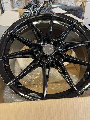 New Gloss black 18inch in stock