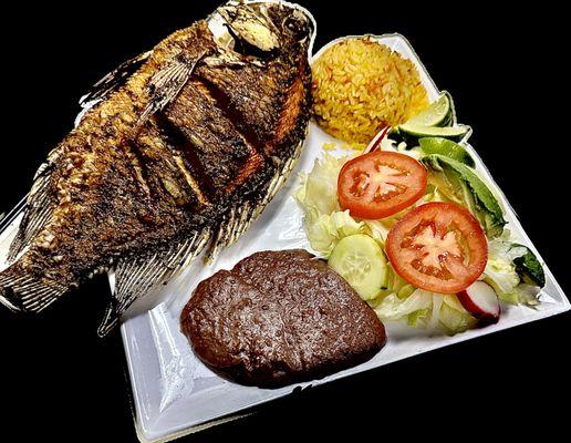 Mojarra Frita
Whole Fried Tilapia