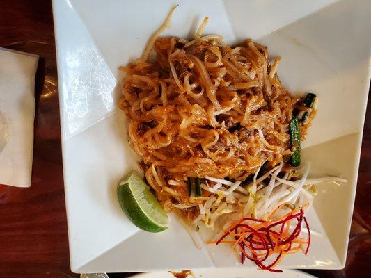 Pad Thai with chicken