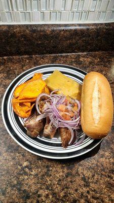 Desayuno Lurin: Delicioso chicharrón de cerdo + tamal + camote frito + pan + sarza criollo + bebida. 
Sábados de 8am a 11am