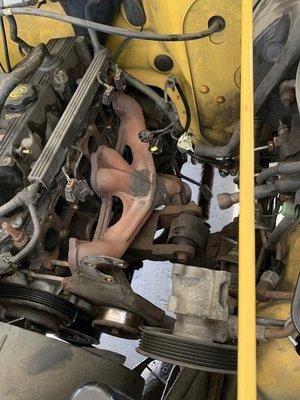 Exhaust manifold on jeep