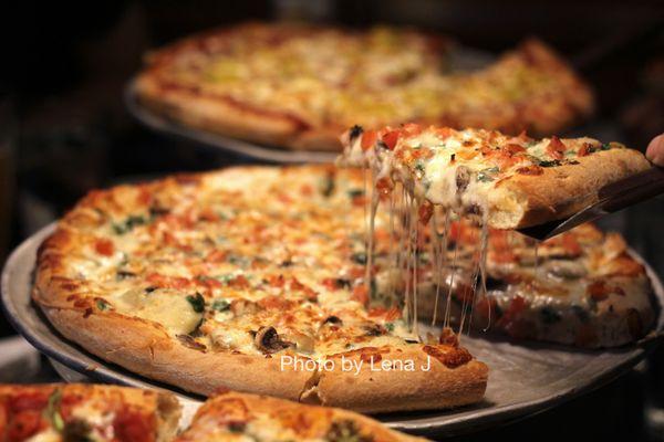 Large Spinach Alfredo Pizza - Fresh spinach, fresh mushrooms, garlic, tomato & Alfredo sauce.