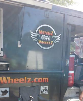 Wingz on Wheelz Food Truck