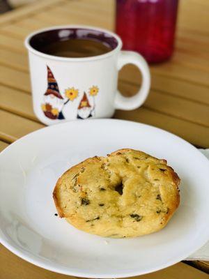 Gluten free vegetable bagel: very small/flat, but still mighty tasty