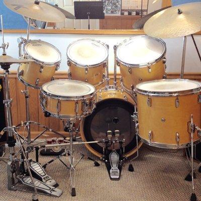 Professional Maple Studio Drum Set with Zildjian Cymbals. Great Sound System for Realistic Song Play along.