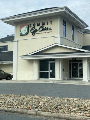 Outdoor façade of Summit Eye Care