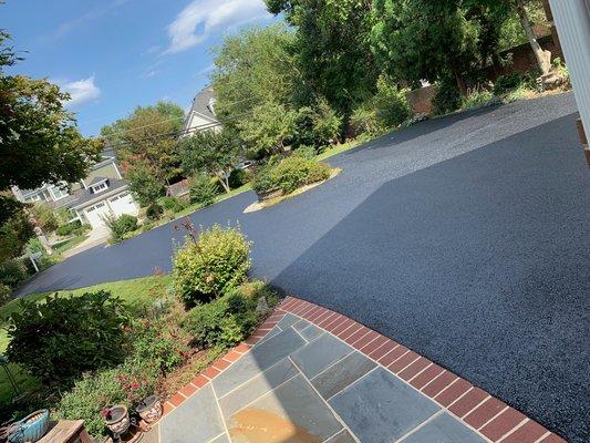 Our angry customer Lee's driveway after the sealcoating was applied. Looks nice doesn't it? ;)