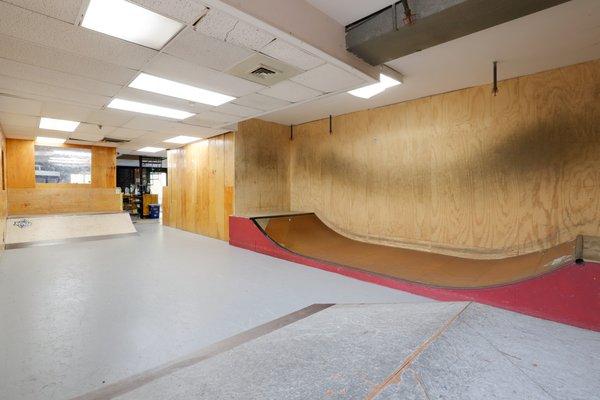 2nd Nature Indoor Skate Lesson. Beginner area.