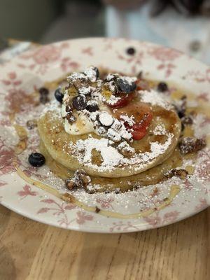 BERRIES & OATS GF PANCAKES.