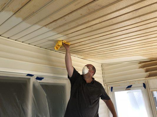 Cleaning a ceiling