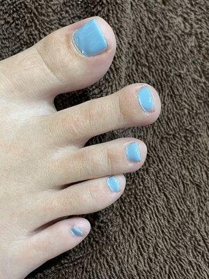 The polish is clumpy, uneven, bleeds into the cuticles, and was slapped onto my toes in less than 2 minutes.