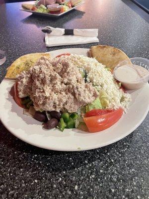 Greek Salad w/tuna