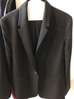 Lapel not properly pressed.