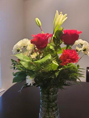 This is what Roses Enfinity Florist delivered!