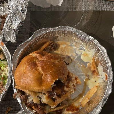 Roast beef special with cheese fries and gravy! It's always good but when the helllllll did this round roll thing happen? No bueno no bueno