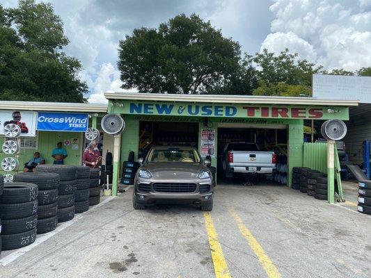 My Porsche Cayenne S E Hybrid and the master tire fixer himself