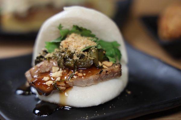 Buta Bao Bun  : @andrewloves_