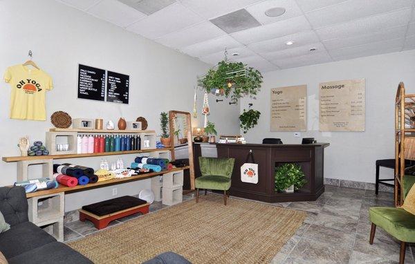 Front Lobby & Check In Desk