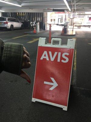 sucky avis sign