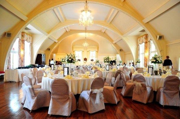 Ballroom on the second floor. Can accommodate smaller or larger groups. It is a beauty!