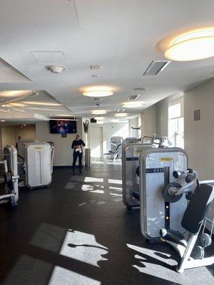 Fitness Center (3rd floor)