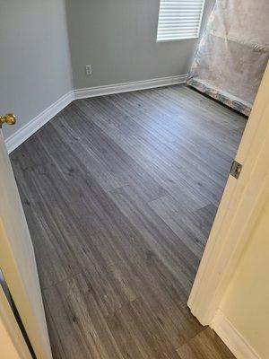 New 20 mil vinyl flooring install with baseboards. Temecula Ca.