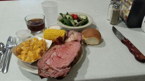 Prime rib dinner with mac & cheese side.