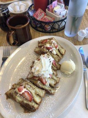 TEXAS FRENCH TOAST STUFFED W/ ORANGE MARMALADE & CHEESECAKE, WHIP CREAM